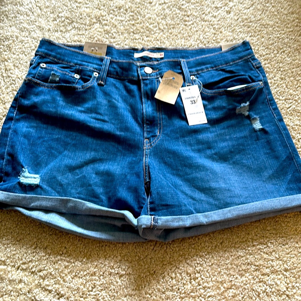 NWT Levi's Women's Mid-Length Slightly Distressed Denim Shorts Size 33 / 16